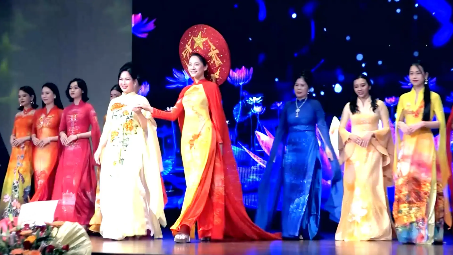 Áo dài giữ hồn Việt tại Malaysia | Người Việt 5 châu | 26/10/2025